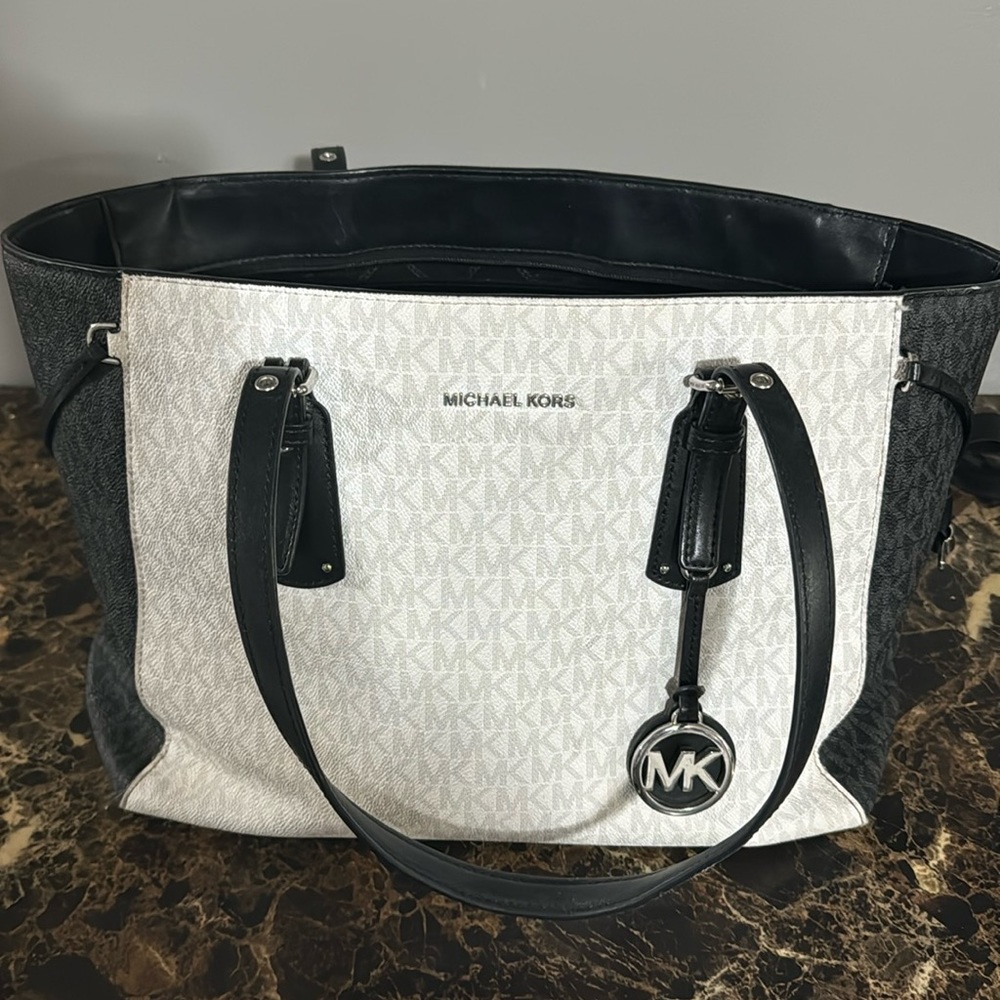 Mk purse black and white